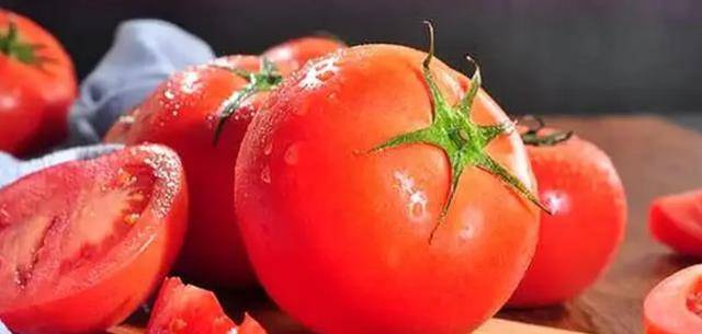 苹果版番茄黄瓜社区
:与西红柿相克的食物有哪些？两者最好不要一起食用，尽量引起重视