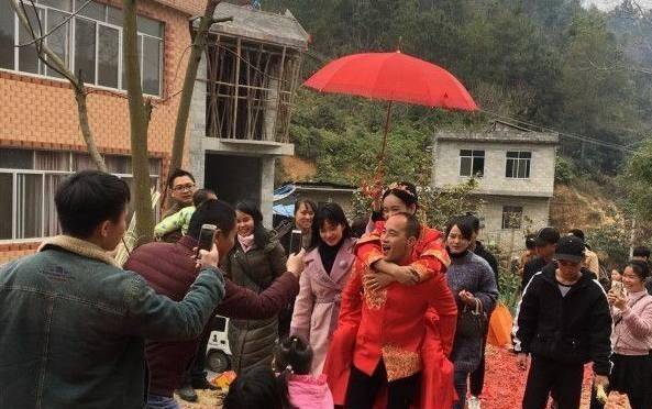 卓聚有苹果版吗:女子嫁给对方，如今闹离婚被索赔50万，丈夫：陪住一个月抵债5千