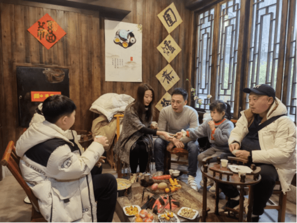苹果花歌曲男版:网曝刘烨现身凤凰古城最美民宿 吕良伟袁咏仪曾住