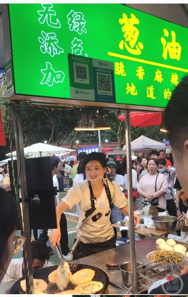 江南style东北版苹果:2.0版民心佳园夜市正式开业啦 一站式体验舌尖上的重庆-第2张图片-亚星国际官网