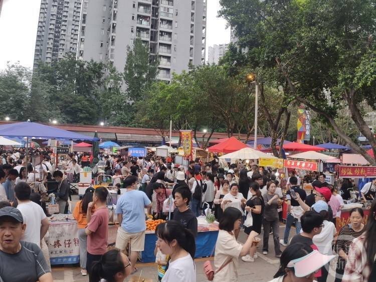 江南style东北版苹果:2.0版民心佳园夜市正式开业啦 一站式体验舌尖上的重庆-第3张图片-亚星国际官网