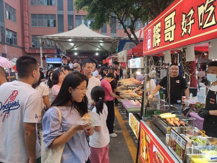 江南style东北版苹果:2.0版民心佳园夜市正式开业啦 一站式体验舌尖上的重庆-第4张图片-亚星国际官网