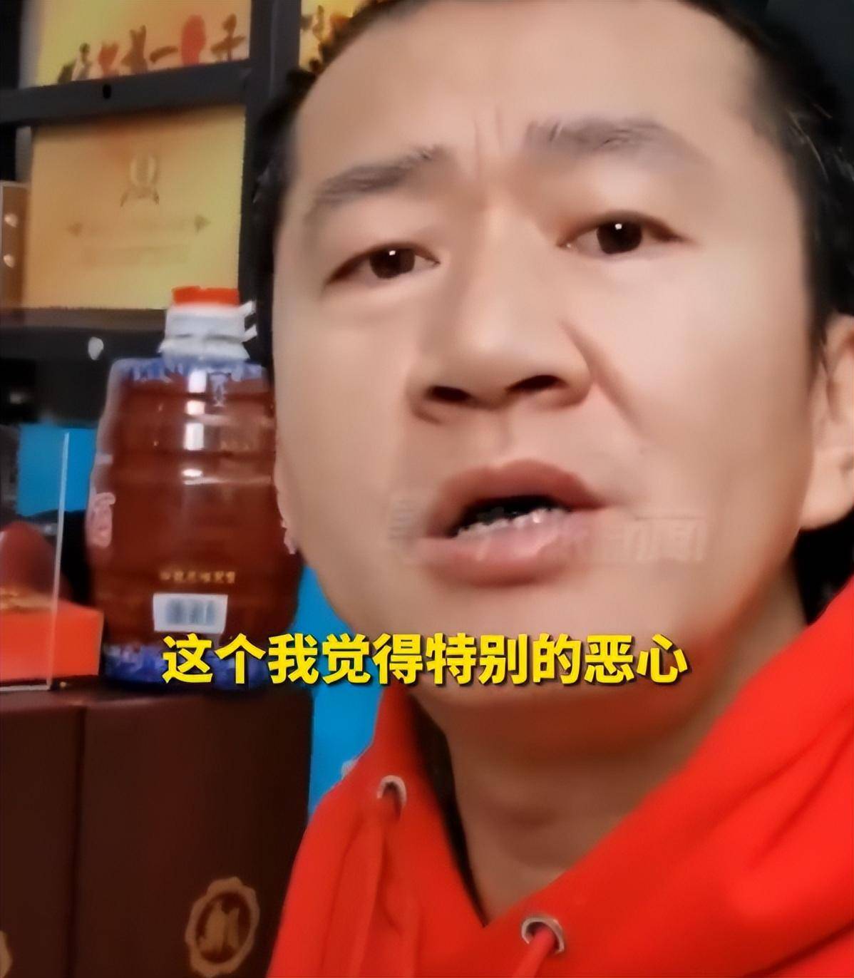 中央一台在线直播手机电视:国内演员指责电视收费乱象：大几千买的电视看不了 打开全要收费