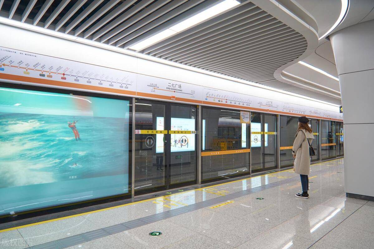 苹果手机隔空投送怎么用:杭州女生地铁上隔空收到不雅照，警方：面对性骚扰，及时保留证据