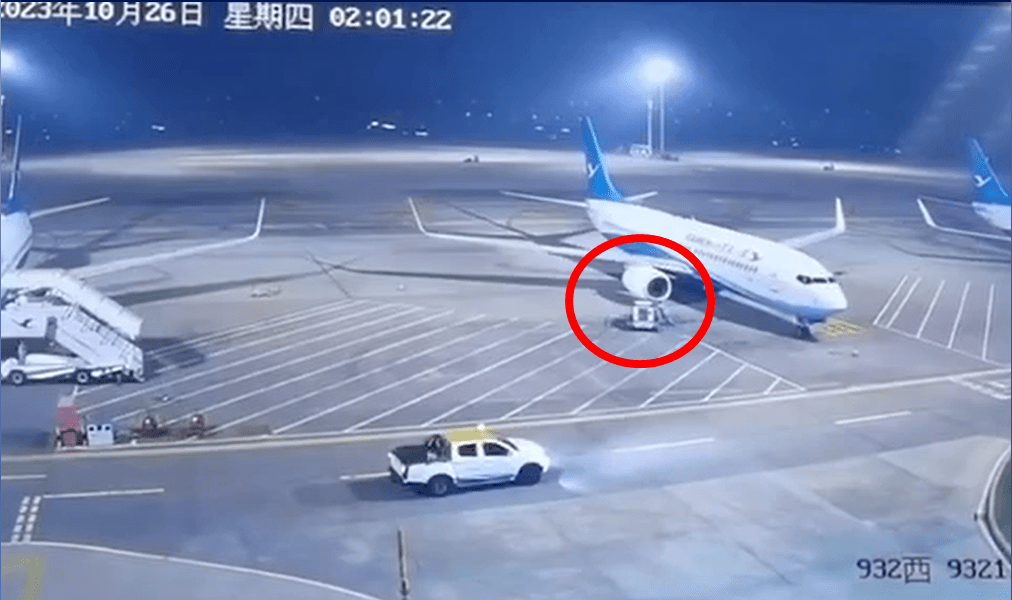 车辆突然失控撞上飞机？航空公司回应！现场画面曝光-第2张图片-亚星国际官网