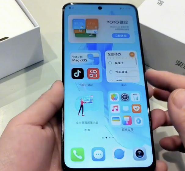华为手机新闻屏幕暗华为手机屏幕乱闪绿光-第1张图片-亚星国际官网